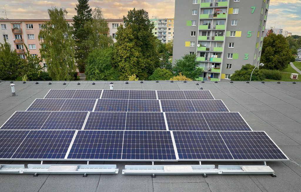 Placas solares en piso comunitario
