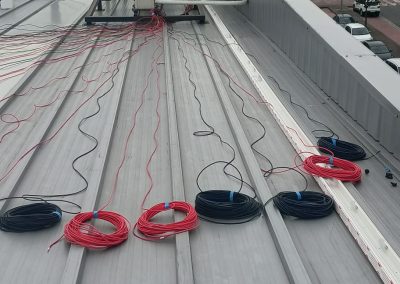 Instalción de placas solares en el complejo deportivo Padelko en Iurreta