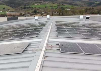 Instalción de placas solares en el complejo deportivo Padelko en Iurreta