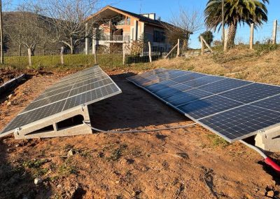 Instalción de placas solares en una casa rural en Oiartzun