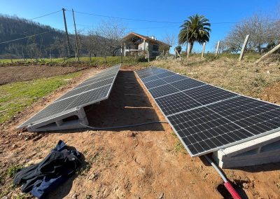 Instalción de placas solares en una casa rural en Oiartzun